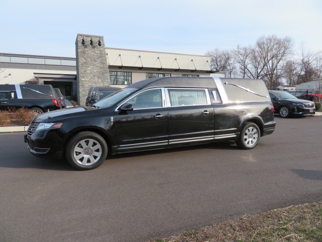 Used 2019 Lincoln Federal Stratford AWD Hearse for sale $68,000 at Heritage Coach Company in Pottstown PA