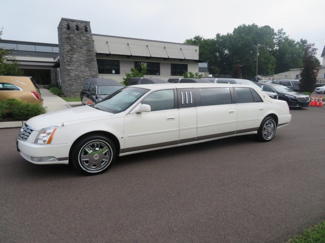 2006 Cadillac Stretch Limousine's photo